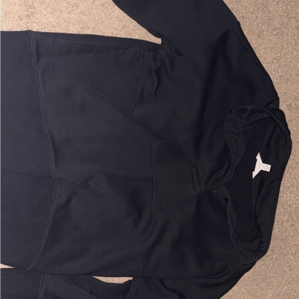 Time and Tru Black Crewneck Pullover Sweater